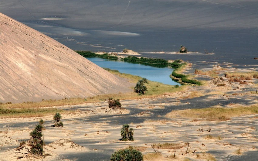 بالصور : واو الناموس .. مصدر مائي عجيب وسط الصحراء الليبية الحارقة 