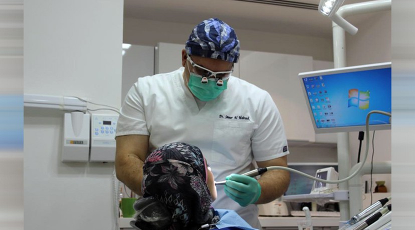 د. سامر المبروك  اختصاصي جراحة الفم و الفكين و زراعة الأسنان